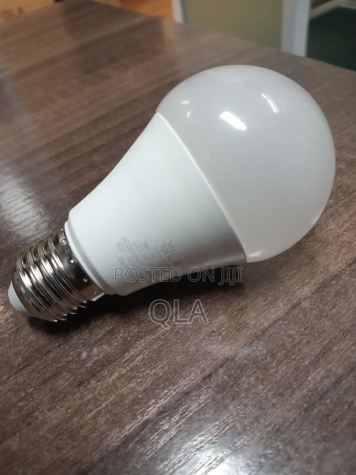 9watts A60 3colours Bulb.