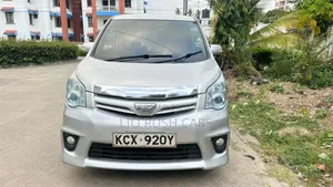 Toyota Noah 2013 Silver