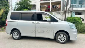 Toyota Noah 2013 Silver