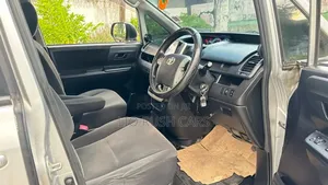 Toyota Noah 2013 Silver