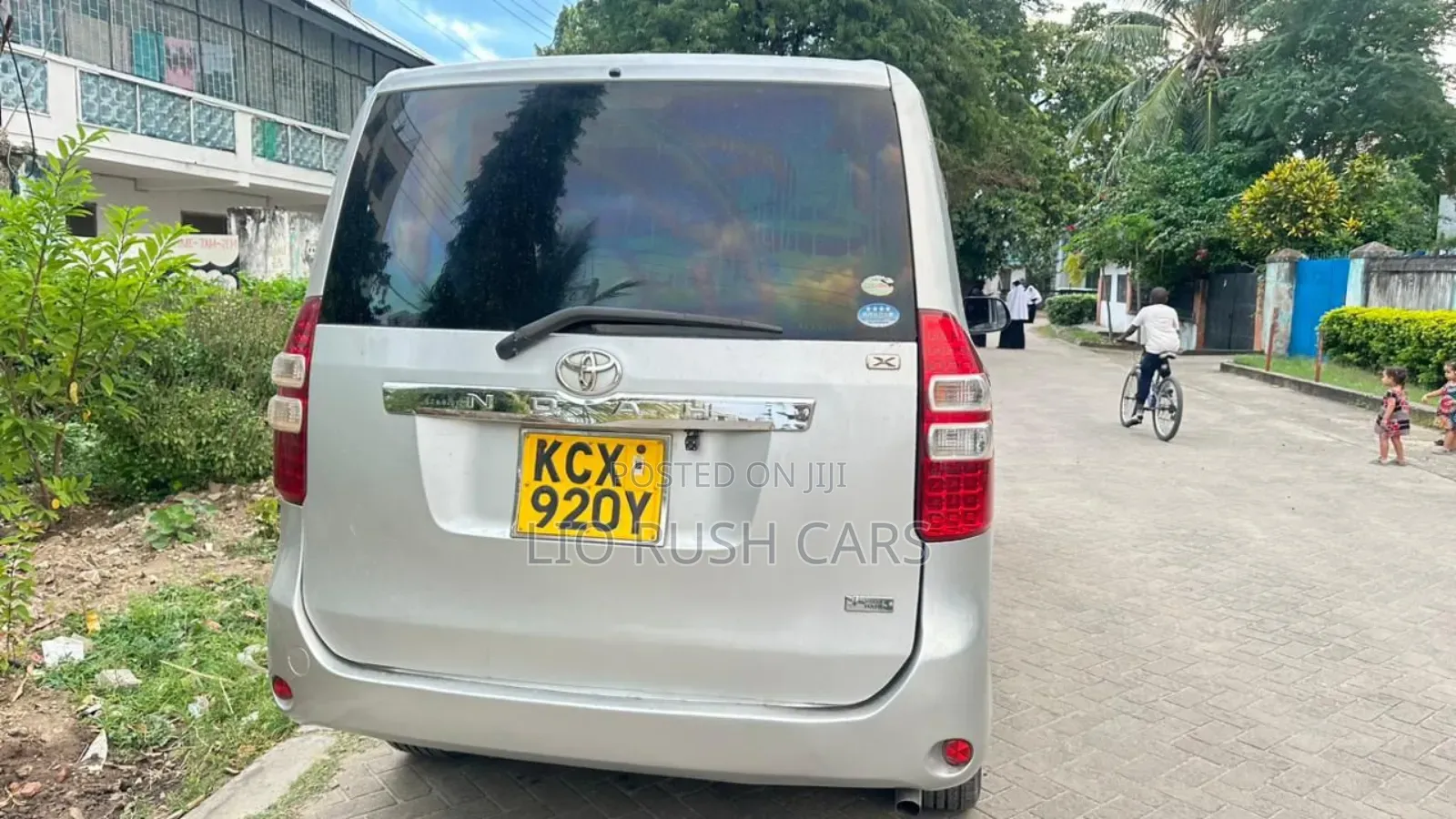 Toyota Noah 2013 Silver