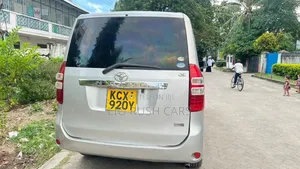 Toyota Noah 2013 Silver