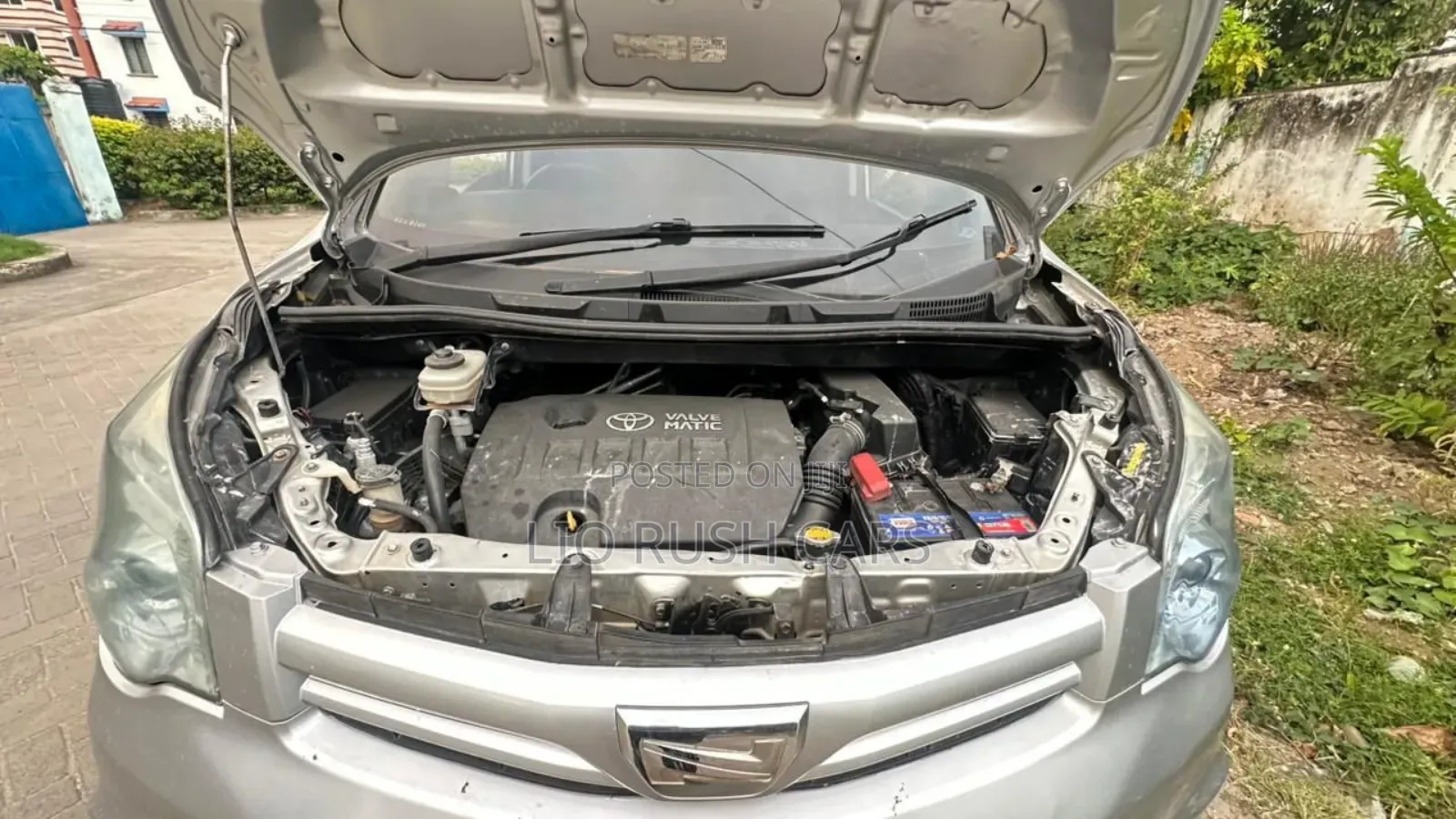 Toyota Noah 2013 Silver