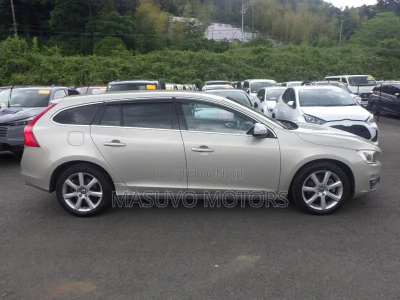 Volvo V60 2018 Beige