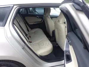 Volvo V60 2018 Beige
