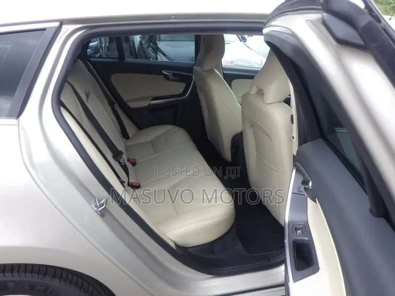 Volvo V60 2018 Beige