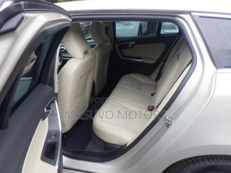 Volvo V60 2018 Beige