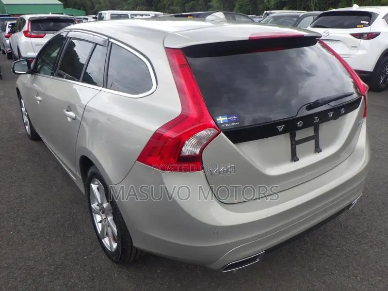 Volvo V60 2018 Beige
