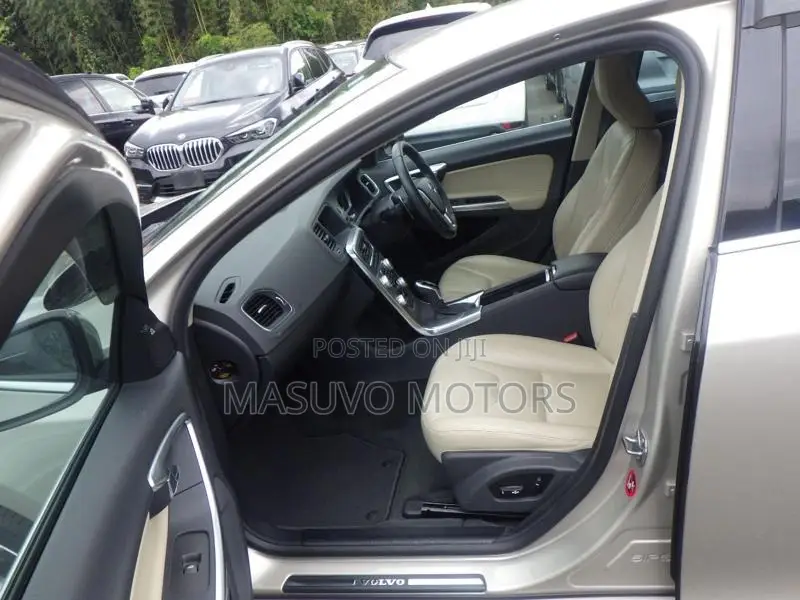 Volvo V60 2018 Beige
