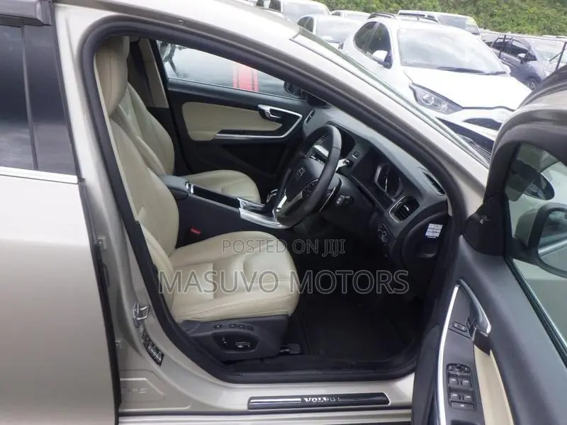 Volvo V60 2018 Beige