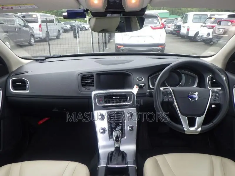 Volvo V60 2018 Beige