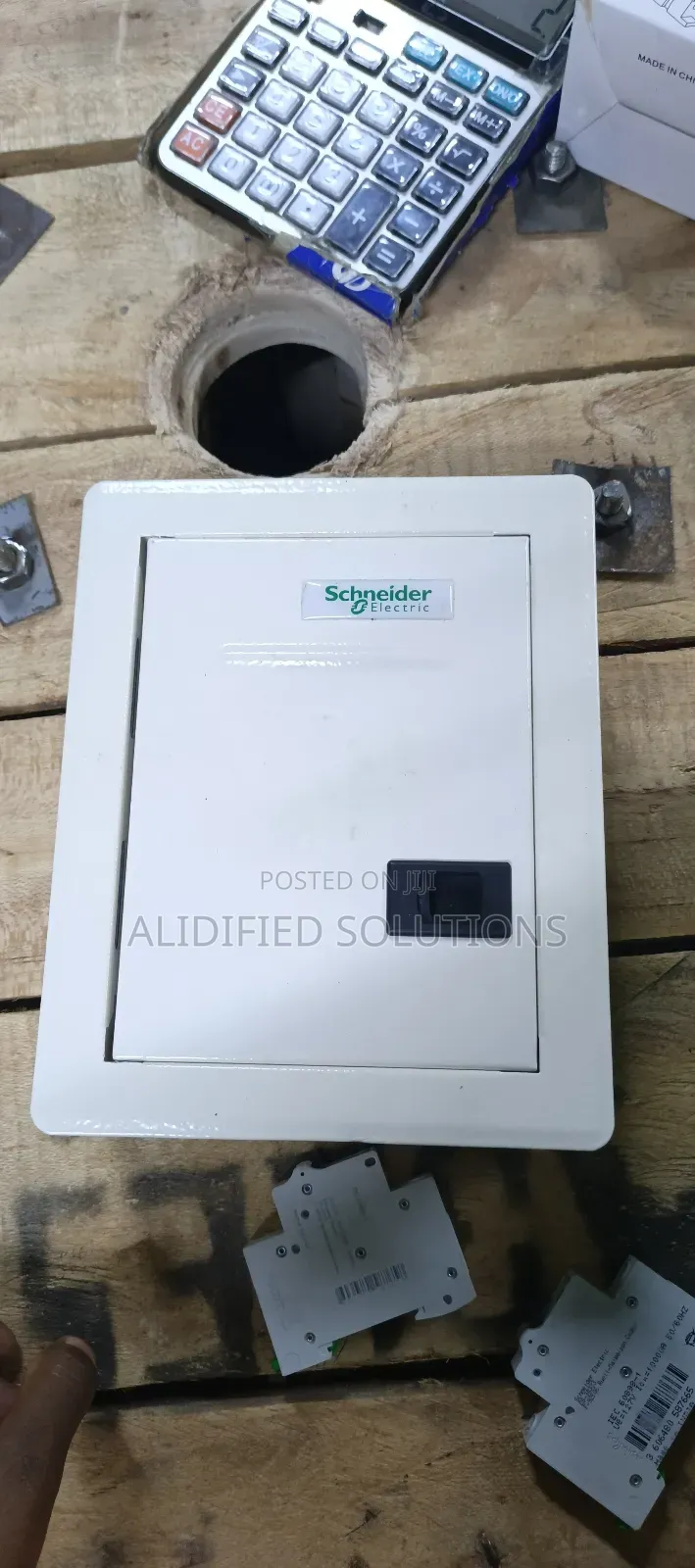 Schneider 4way Consumer Unit