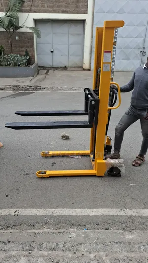 2 Ton Manual Stacker With 1.6 Meter Lift Height
