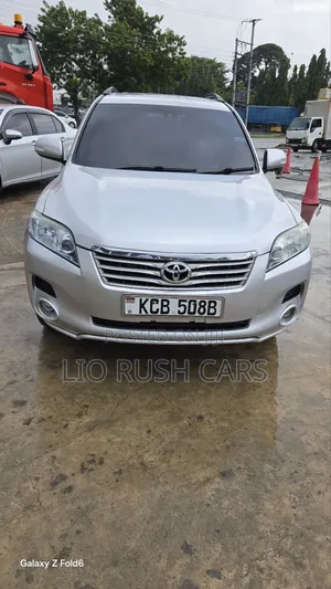 Toyota Vanguard 2010 Silver