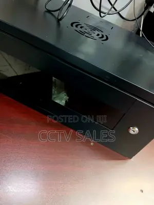 Strong Durable Metallic 4u Cabinet With Glass Front
