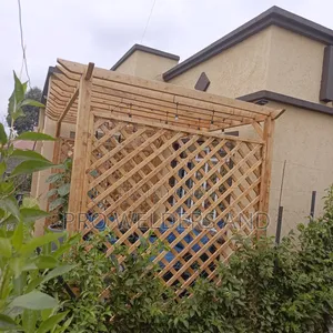 "Elegant Wooden Pergola – Perfect Outdoor Shade Style!"
