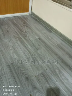 Wooden Look Brown Vinyl Flooring Waterproof Tiles Carpets