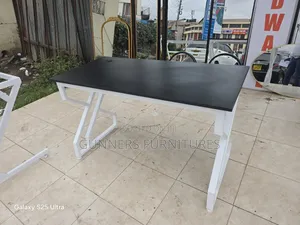 Metallic Frame Office Desk Office Desk.