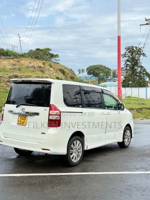 Toyota Voxy 2014 White