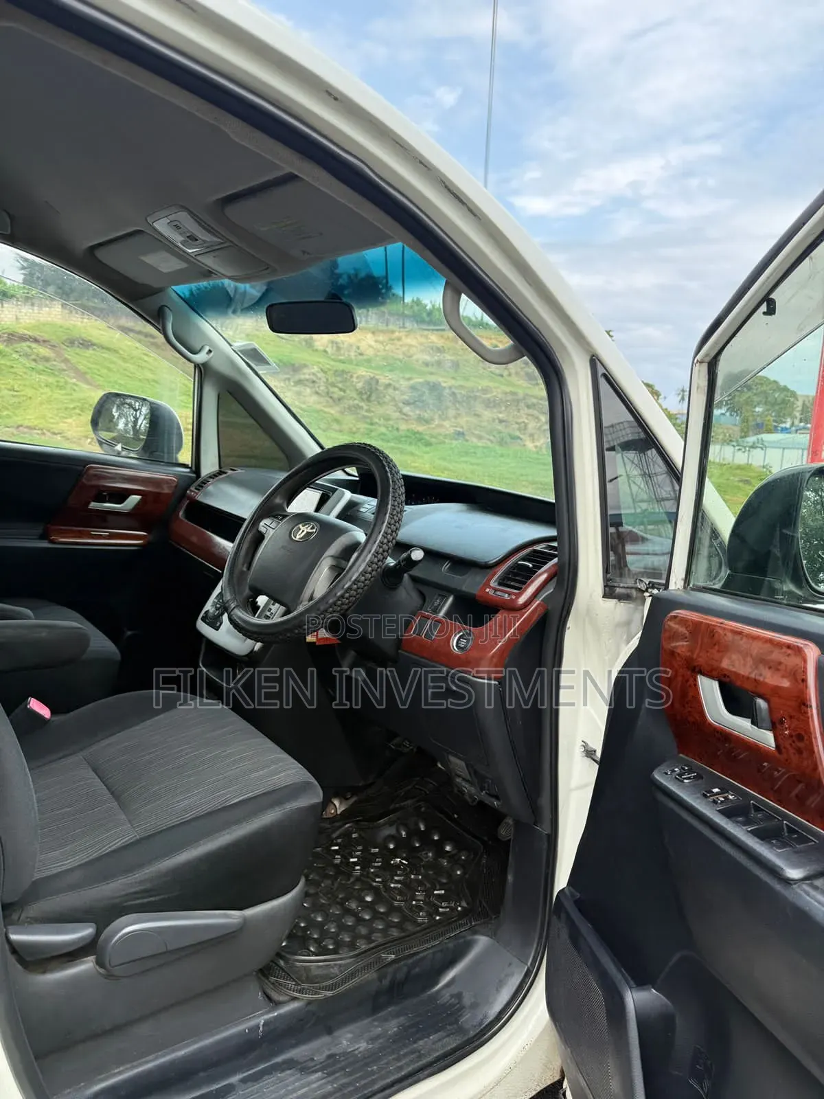 Toyota Voxy 2014 White