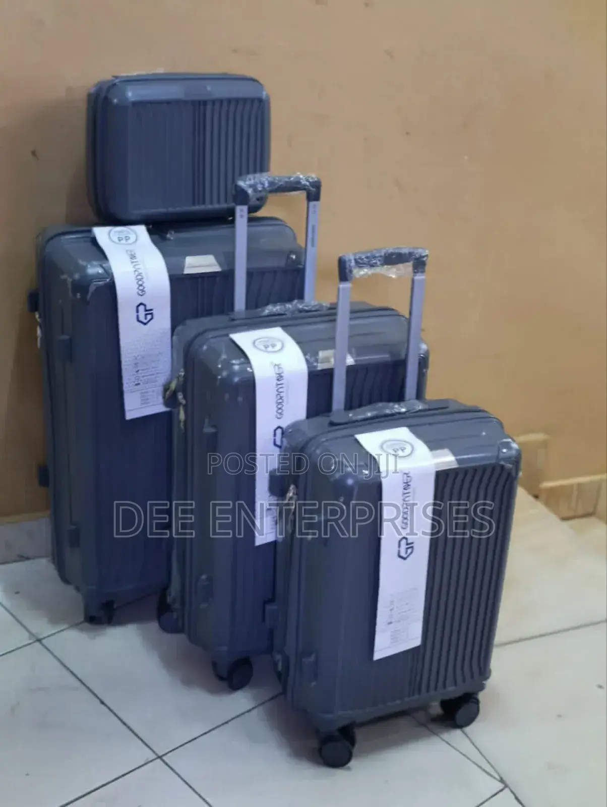 4 in 1 Luxurious Unbreakable Suitcase