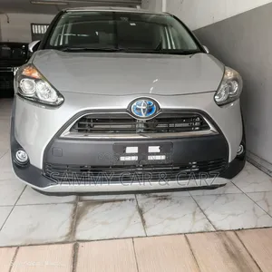 Toyota Sienta 2018 Silver