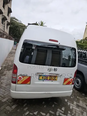 Toyota HiAce 2015 White