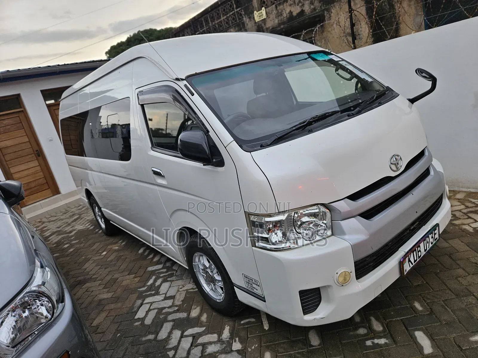 Toyota HiAce 2015 White