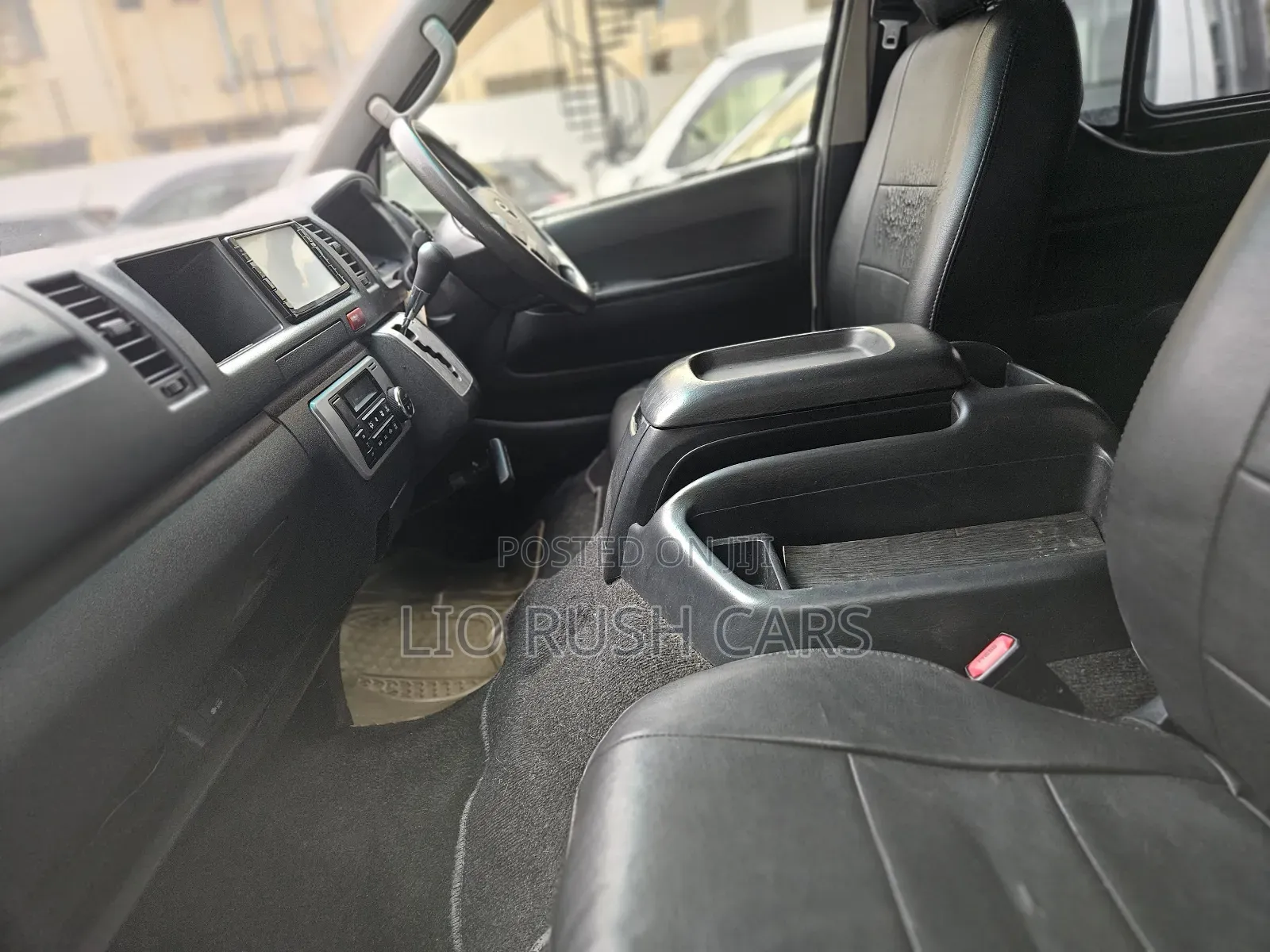Toyota HiAce 2015 White