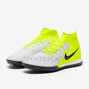 Nike Phantom Luna Ii Academy Tf Trainers.
