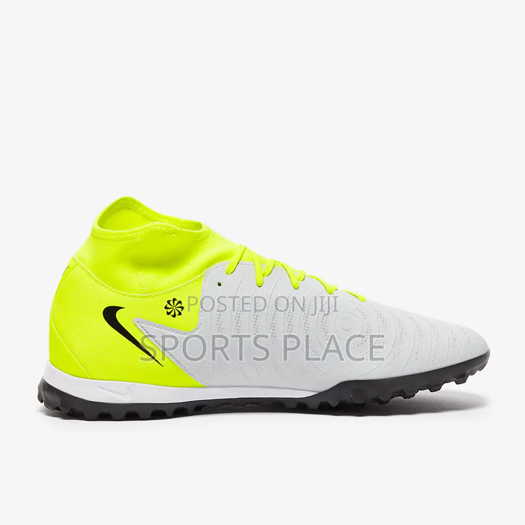 Nike Phantom Luna Ii Academy Tf Trainers.
