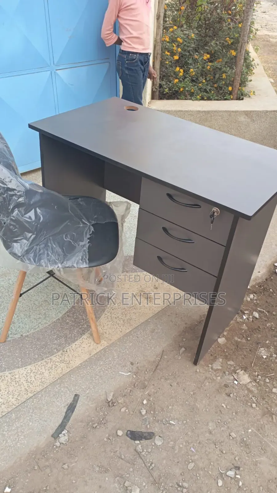 0.9 Mtr Students Study Desk Plus Eames Study Chair