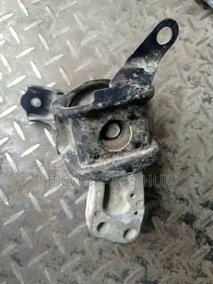 Engine Mount Nze