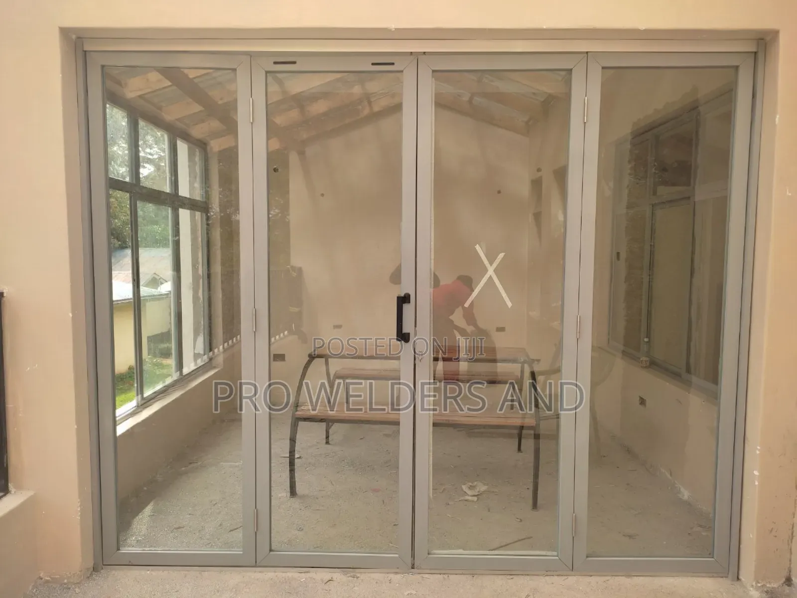 Stylish Aluminum Folding Doors – Space-Saving Sleek!"