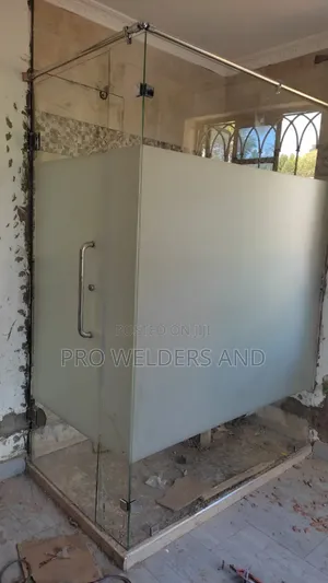 Elegant Glass Shower Cubicles – Modern Affordable!"
