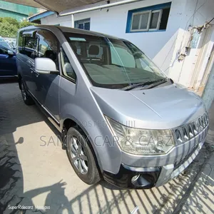 Mitsubishi Delica 2018 Silver