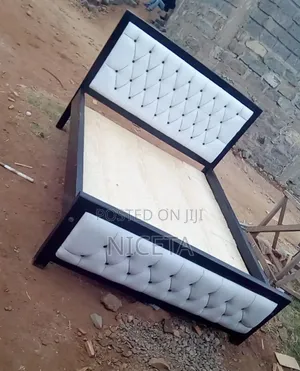 Mocket Bed 5by6 Black White