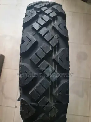 750 R16 Goodyear.