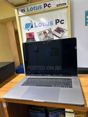 Laptop Apple MacBook Pro 2018 32GB Intel Core i9 SSD 512GB