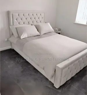 White Luxurious Chesterfield 4 By 6