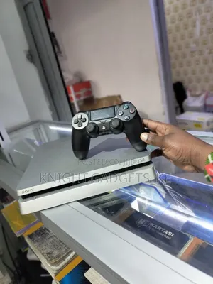 Ps4 Slim +1 Controller (Chipped) 