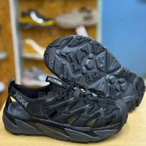 Hoka One One
Men Open Shoes
