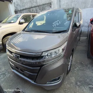 Toyota Noah 2018 Gold