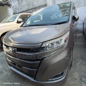 Toyota Noah 2018 Gold