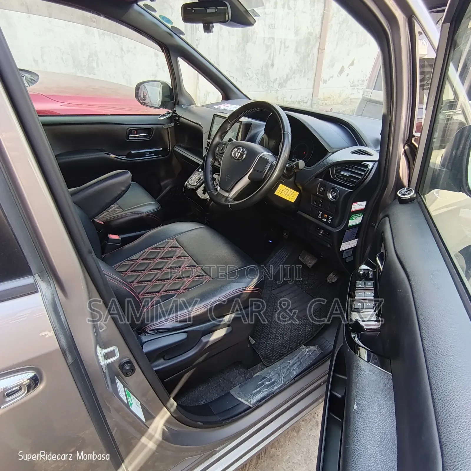 Toyota Noah 2018 Gold