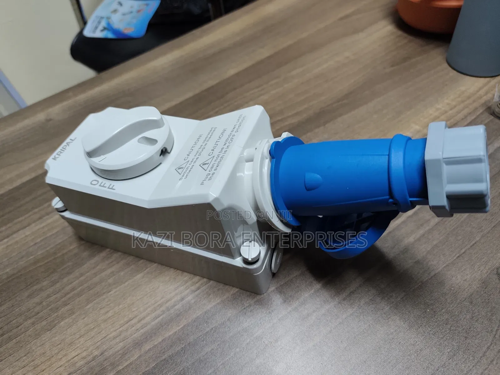 32a 3-Pin Interlocked Industrial Sockets