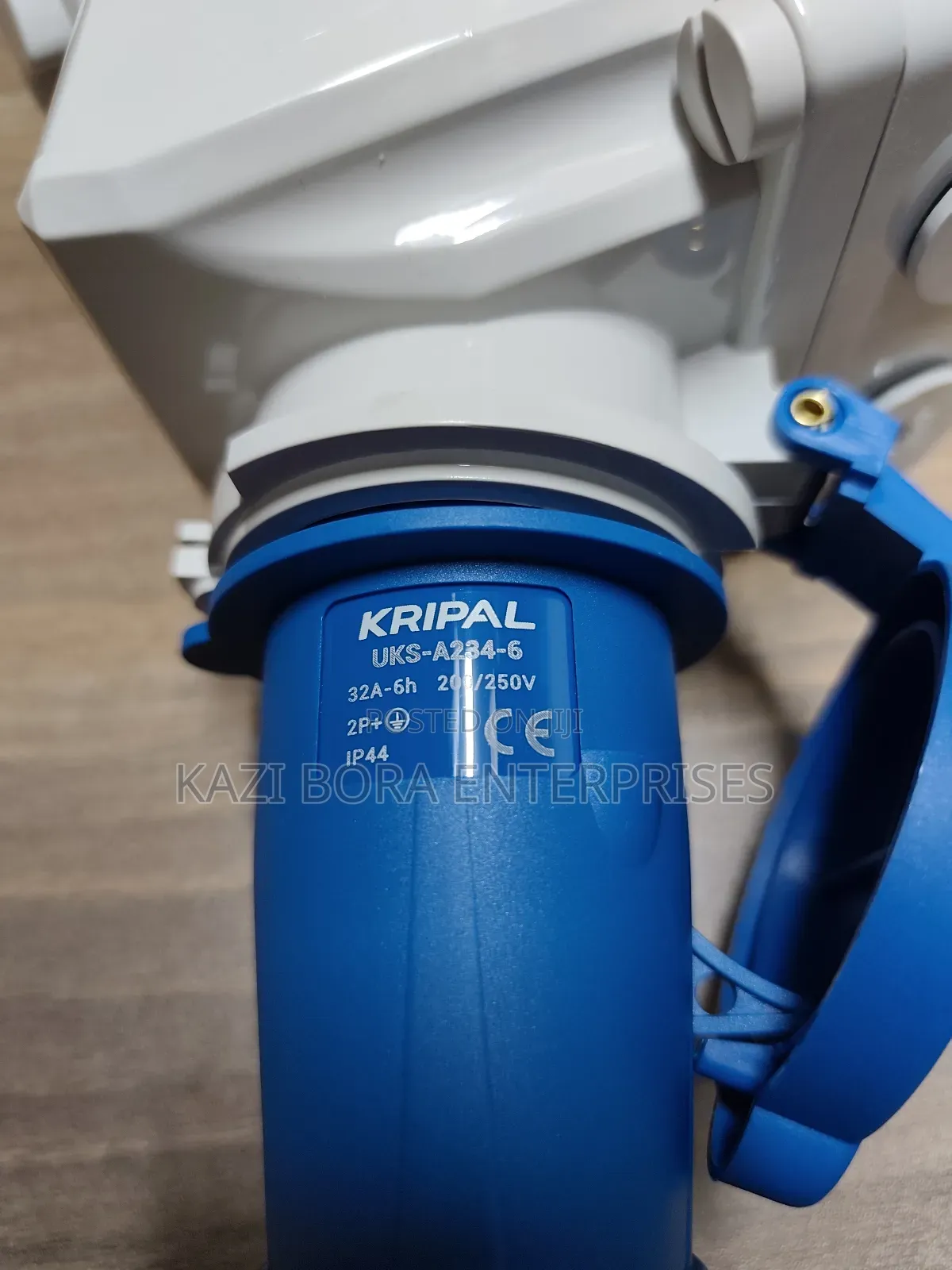 32a 3-Pin Interlocked Industrial Sockets