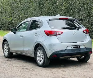 Mazda Demio 2018 Beige