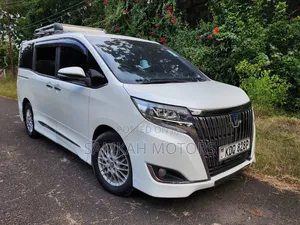 Toyota Esquire 2017 White