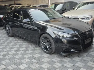 Toyota Crown 2018 Black
